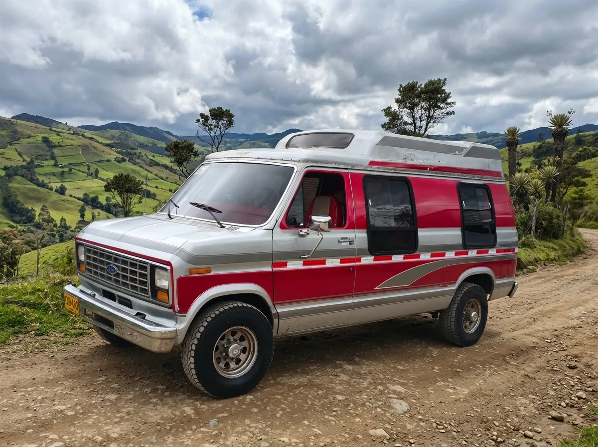 Ford Econoline 1985 sobre carretera de montaña, Bogotá