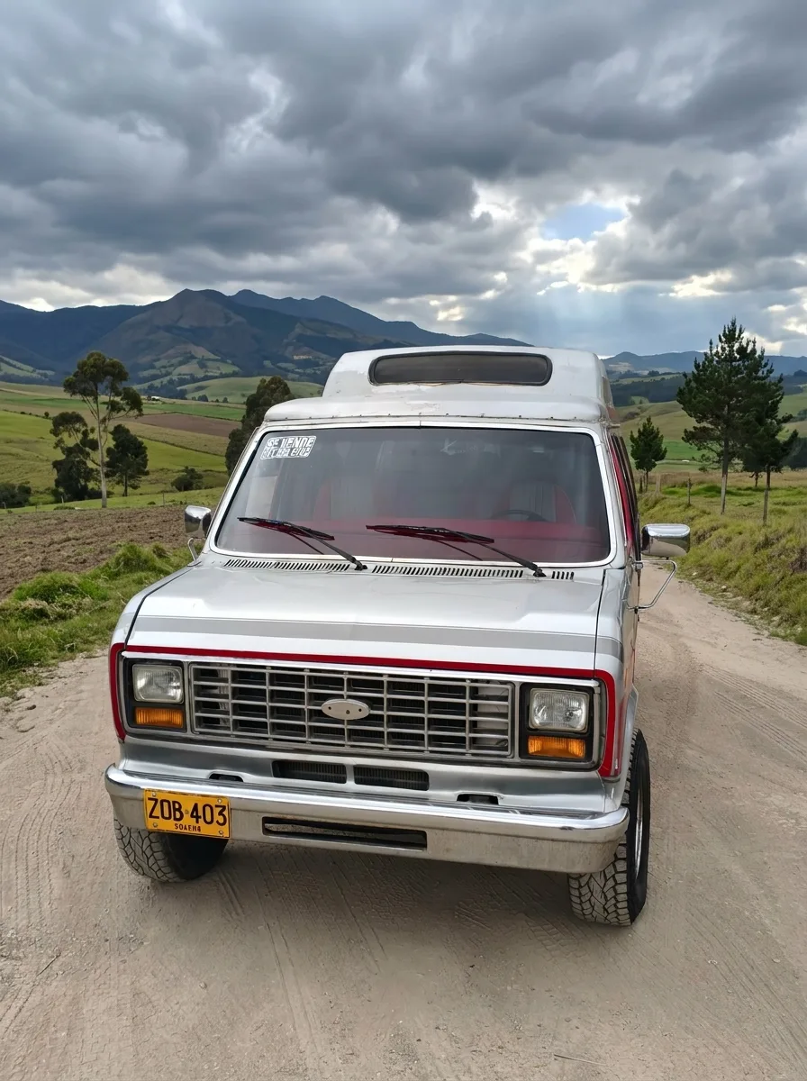 Ford Econoline 1985 vista frontal, placa ZOB-403